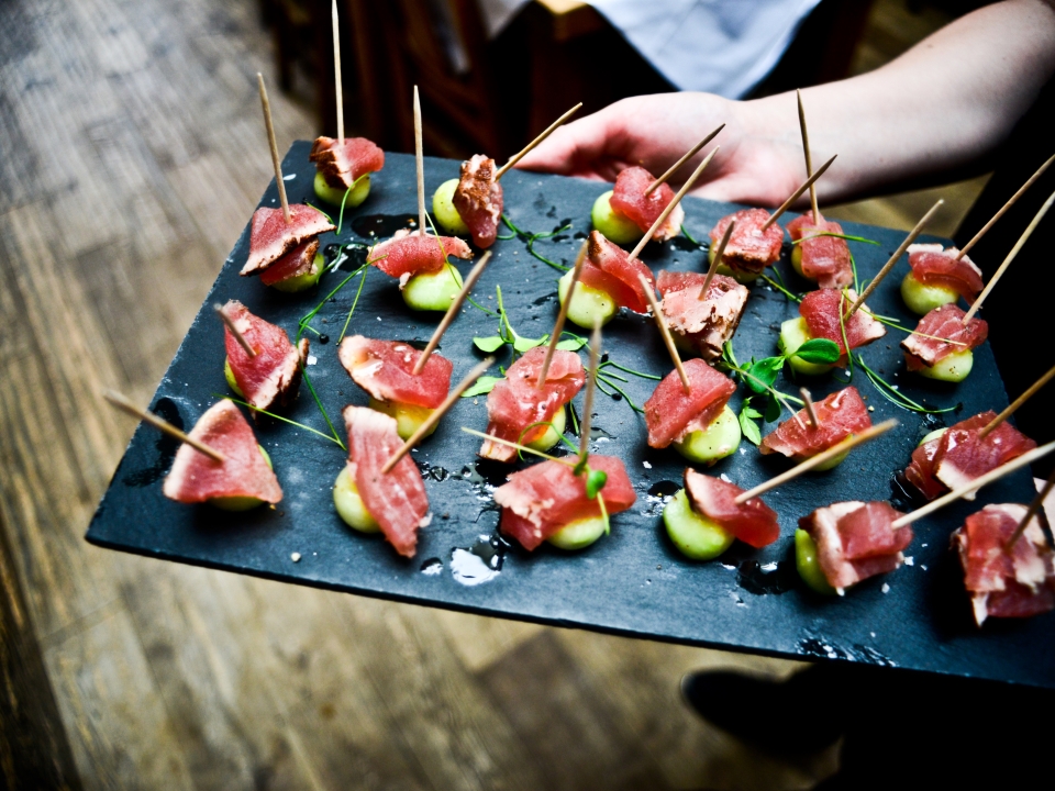 Tips to Choose the Right Catering Company - GottaGechic